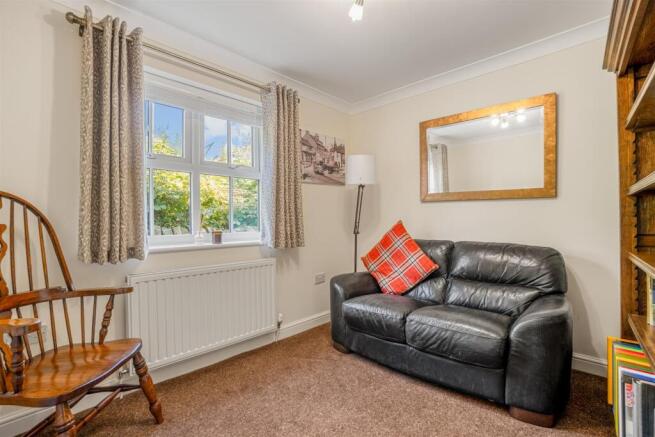 5 bed Detached for sale Image 12