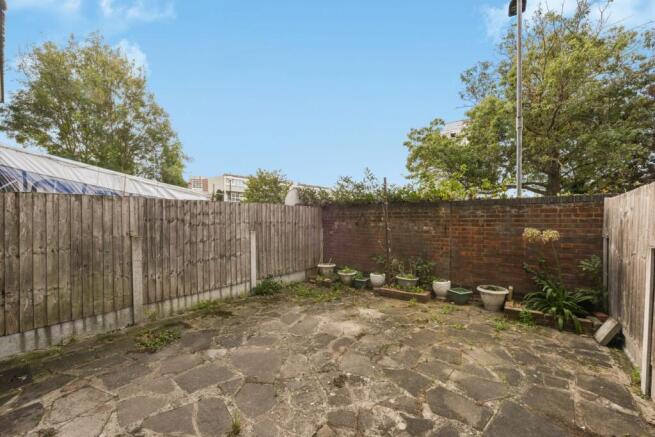 Carron Close, Tower Hamlets, London photo 4