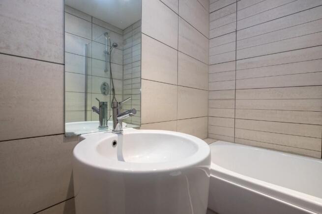 2 bed Apartment to rent Image 8
