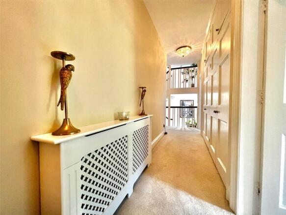 3 bed Flat for sale Image 12