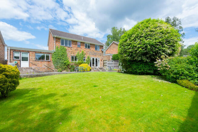 4 Maple Close5