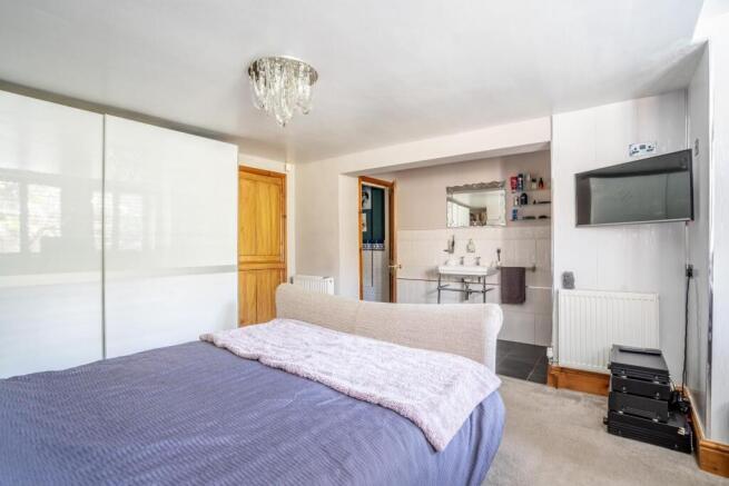 2 bed Apartment for sale Image 10