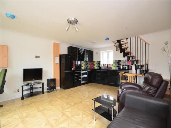Lounge/Kitchen