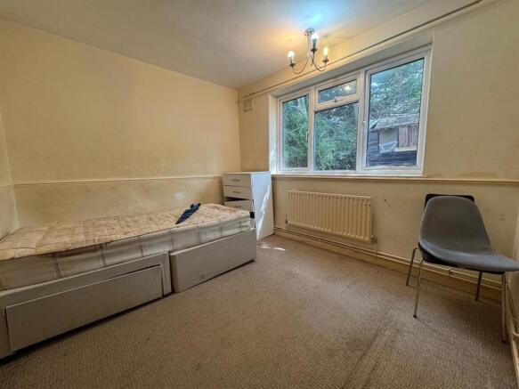 Edgeworth Close, London photo 4