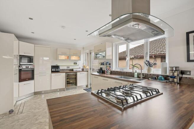 Kitchen/ Dining Room