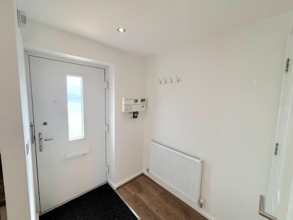 2 bed Terraced to rent Image 6