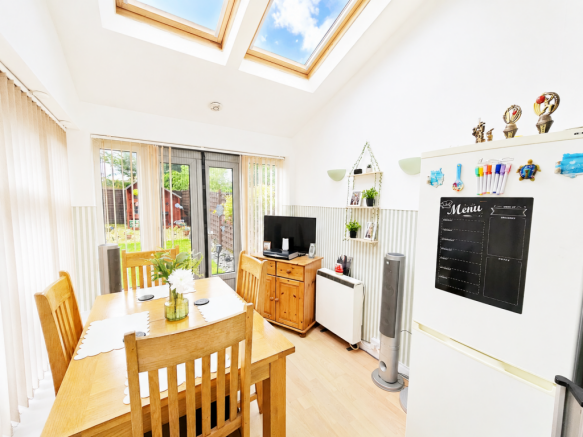 3 bed Semi-Detached for sale Image 4
