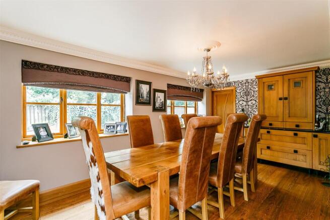 8300160-interior17.jpg