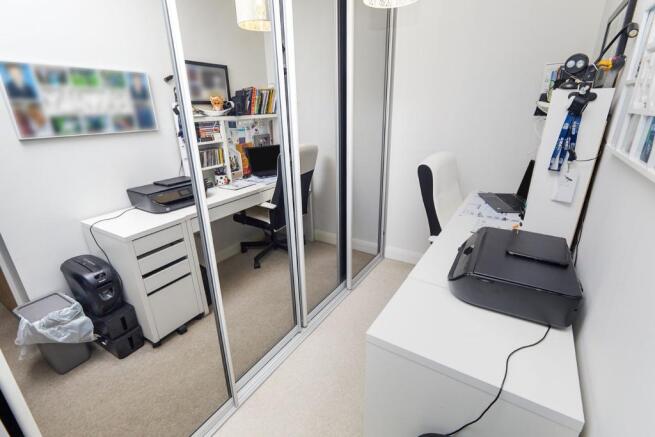 Dressing area/office
