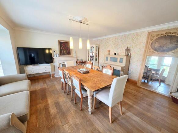 5 bed Detached for sale Image 6