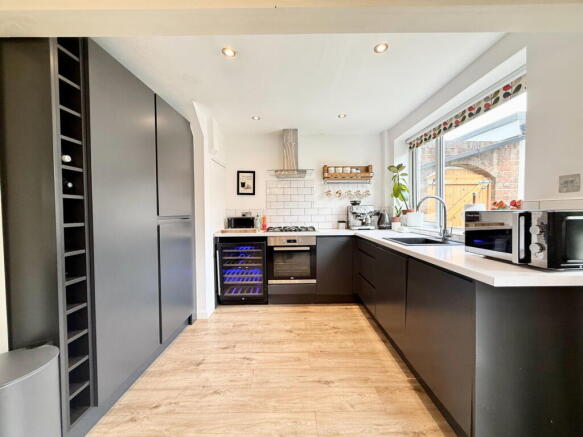 3 bed Semi-Detached for sale Image 8