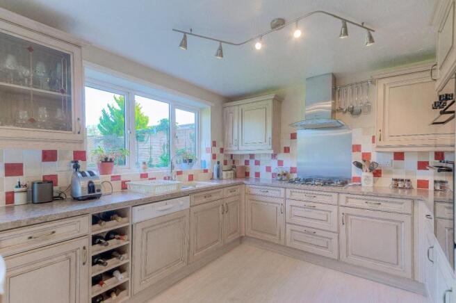Kitchen breakfast room (2).jpg