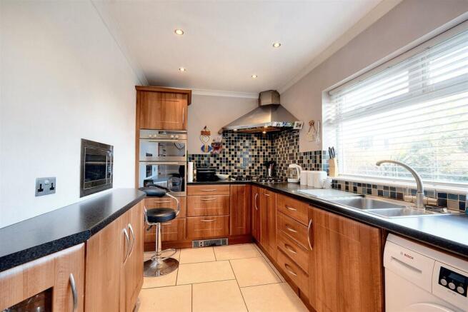 Kitchen_2.jpg