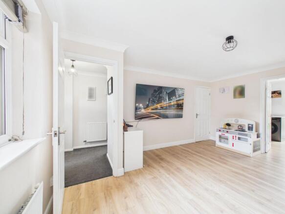 3 bed Semi-Detached for sale Image 6