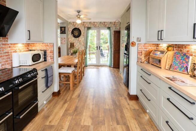 OPEN PLAN LIVING/ DINING/ KITCHEN