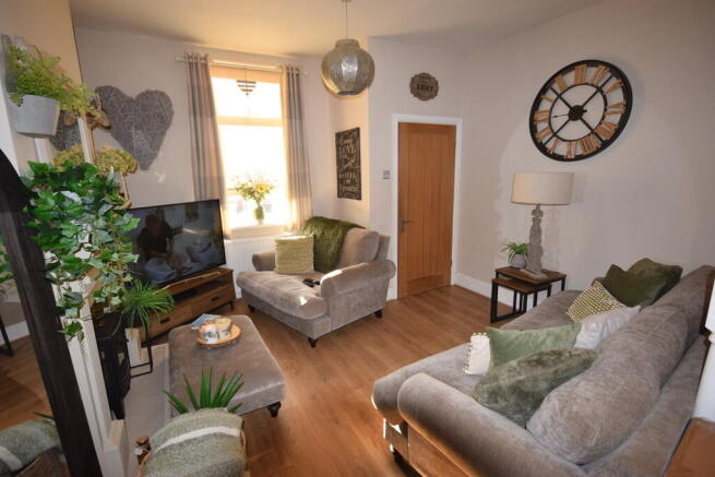 OPEN PLAN LOUNGE/...