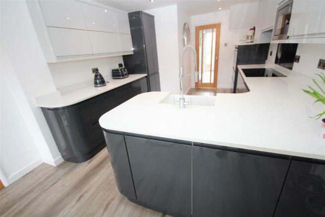 kitchen 5.jpg