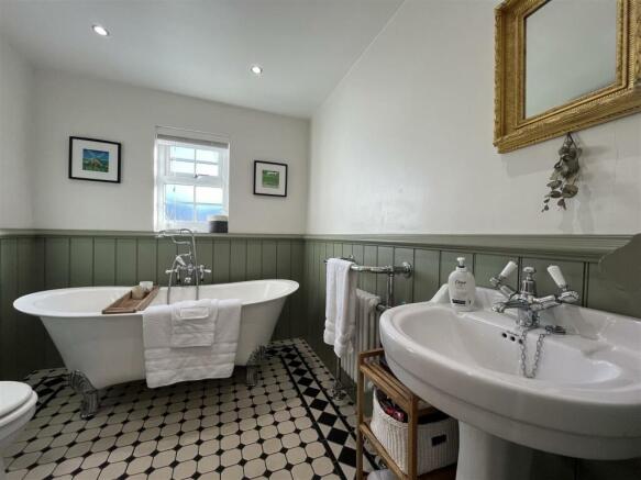 PERIOD STYLE BATHROOM