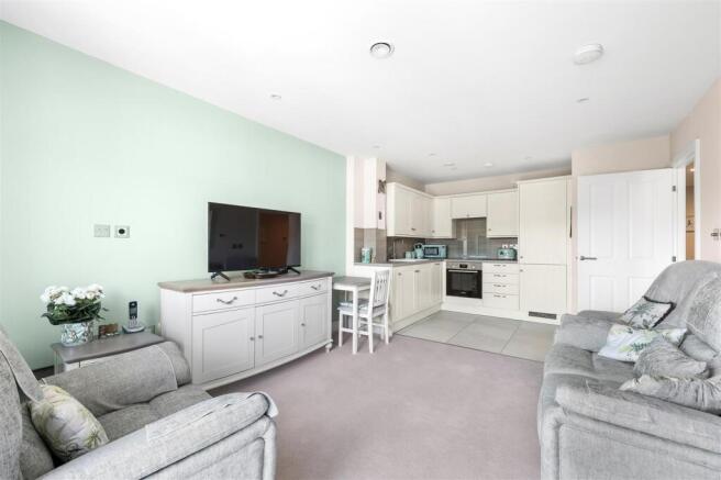 High Road, Loughton photo 4
