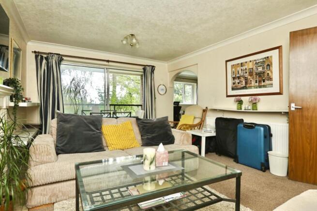 3 bed Flat for sale Image 6