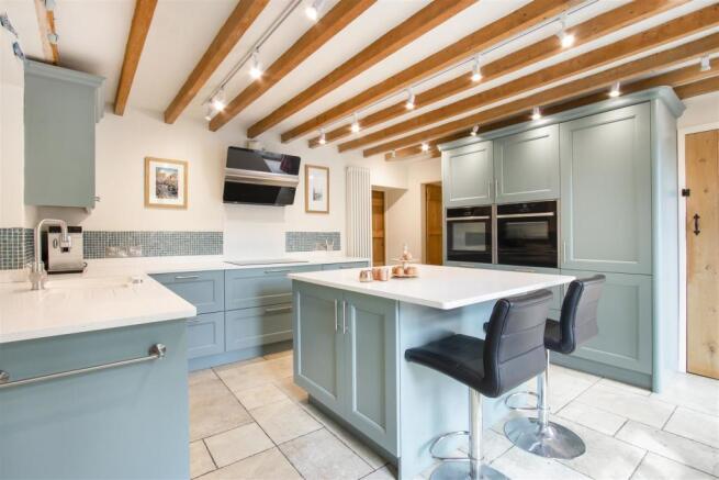 Kitchen2.jpg