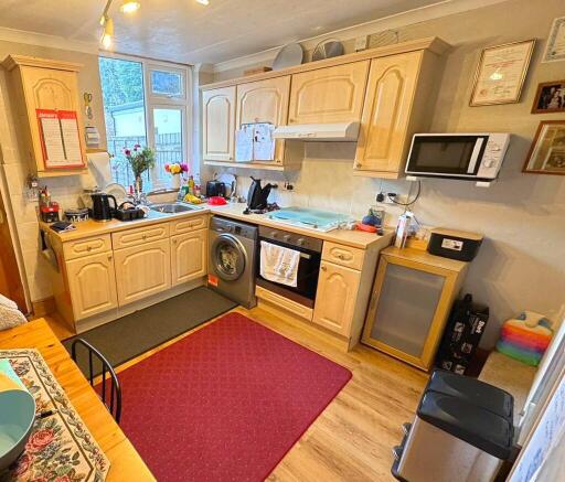 Kitchen from Loun...