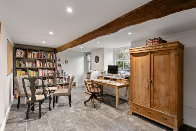 5 bed Detached for sale Image 10