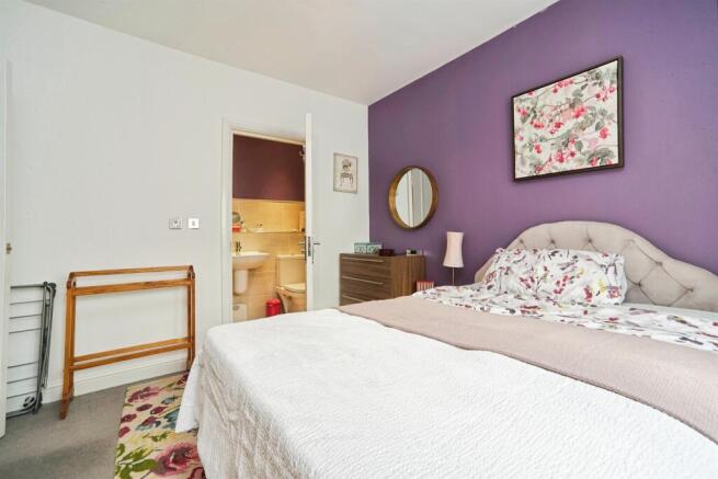 3 bed Terraced for sale Image 12