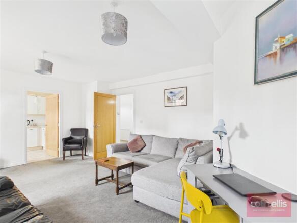 2 bed Flat for sale Image 4