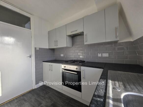 5 bed Semi-Detached to rent Image 7