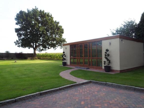 Garden/Games Room