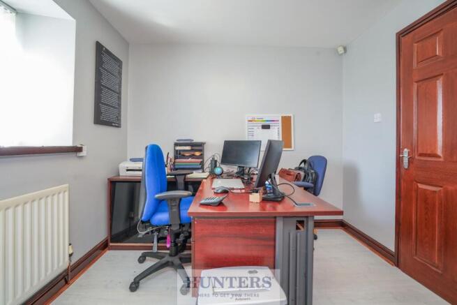5 bed Detached for sale Image 11
