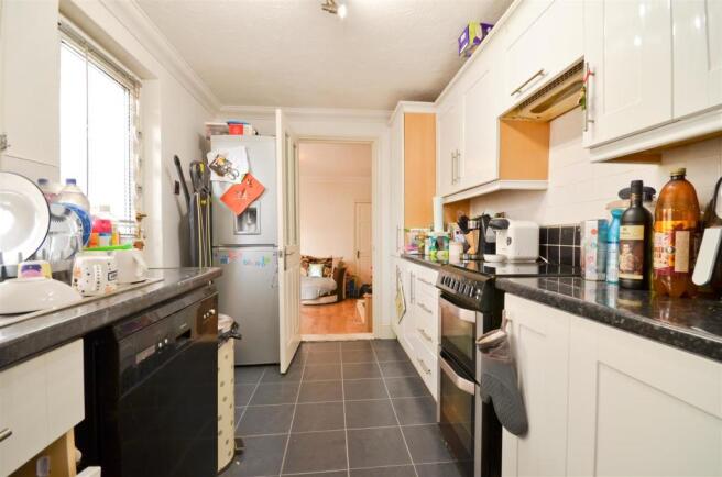 Kitchen (2).JPG