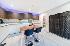 Flat 12, 26 40 Vanburgh Court, Stoke Road, Slough SL2 5XQ