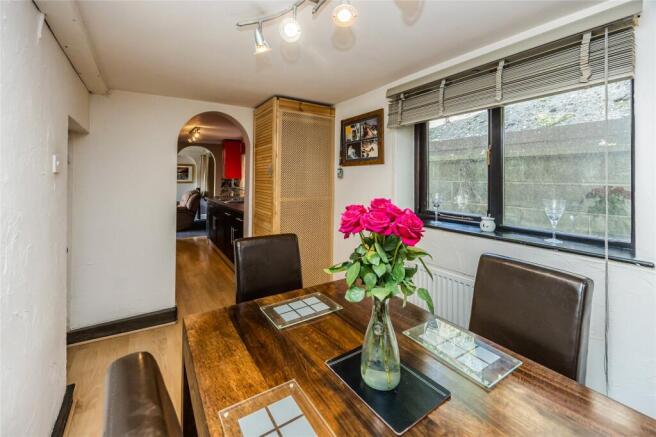 3 bed Semi-Detached for sale Image 6