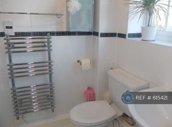 Ensuite (Top Floor Front)