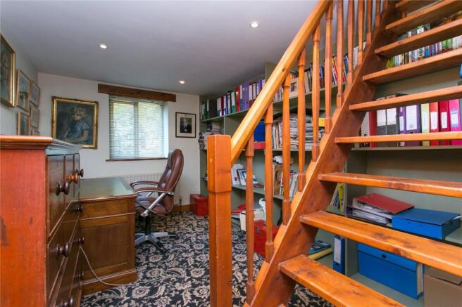 Bedroom/ Office