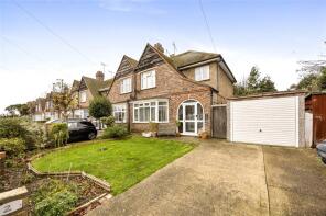 2, Tennyson Avenue, Littlehampton BN16 2PB