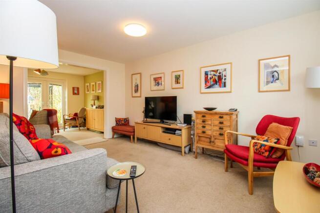 5 bed Detached for sale Image 6