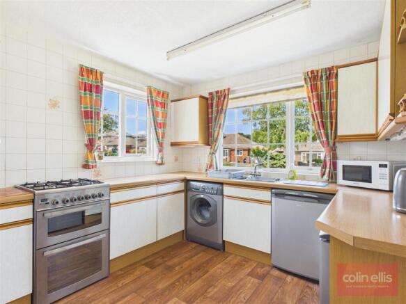 2 bed Semi-Detached Bungalow for sale Image 10