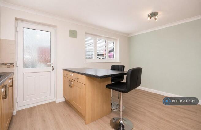 3 bed Semi-Detached to rent Image 4
