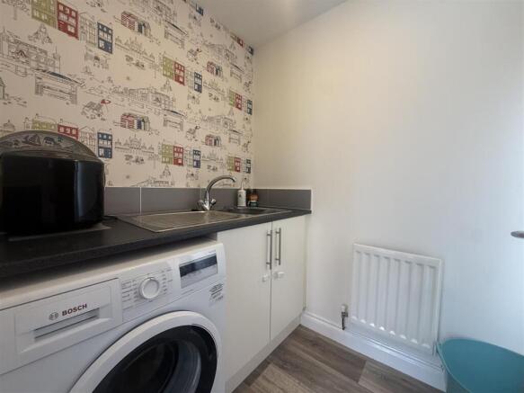 4 bed Detached for sale Image 12