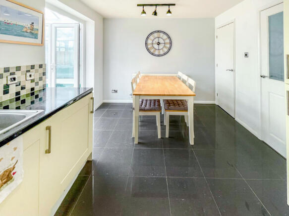 3 bed Semi-Detached for sale Image 5