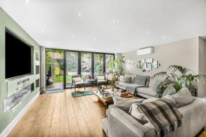 6, Court Close, St John's Wood Park, London NW8 6NN