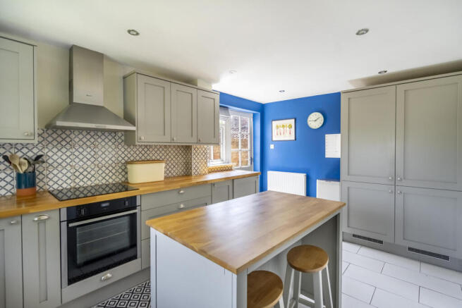 4 bed Detached for sale Image 6