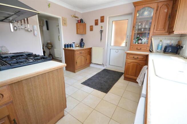 4 bed Detached for sale Image 6