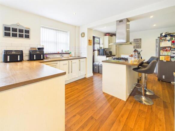 KITCHEN/DINING/FAMILY ROOM
