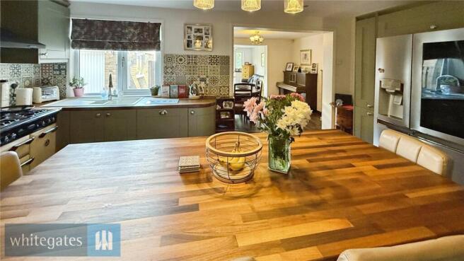 4 bed Detached for sale Image 9
