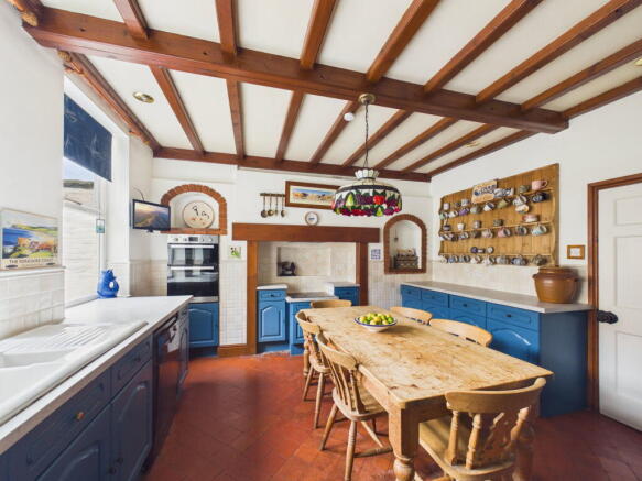 8 bed Detached for sale Image 6
