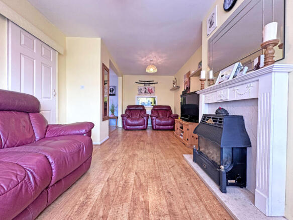Bartlett Close, TIPTON, DY4 0BU photo 4